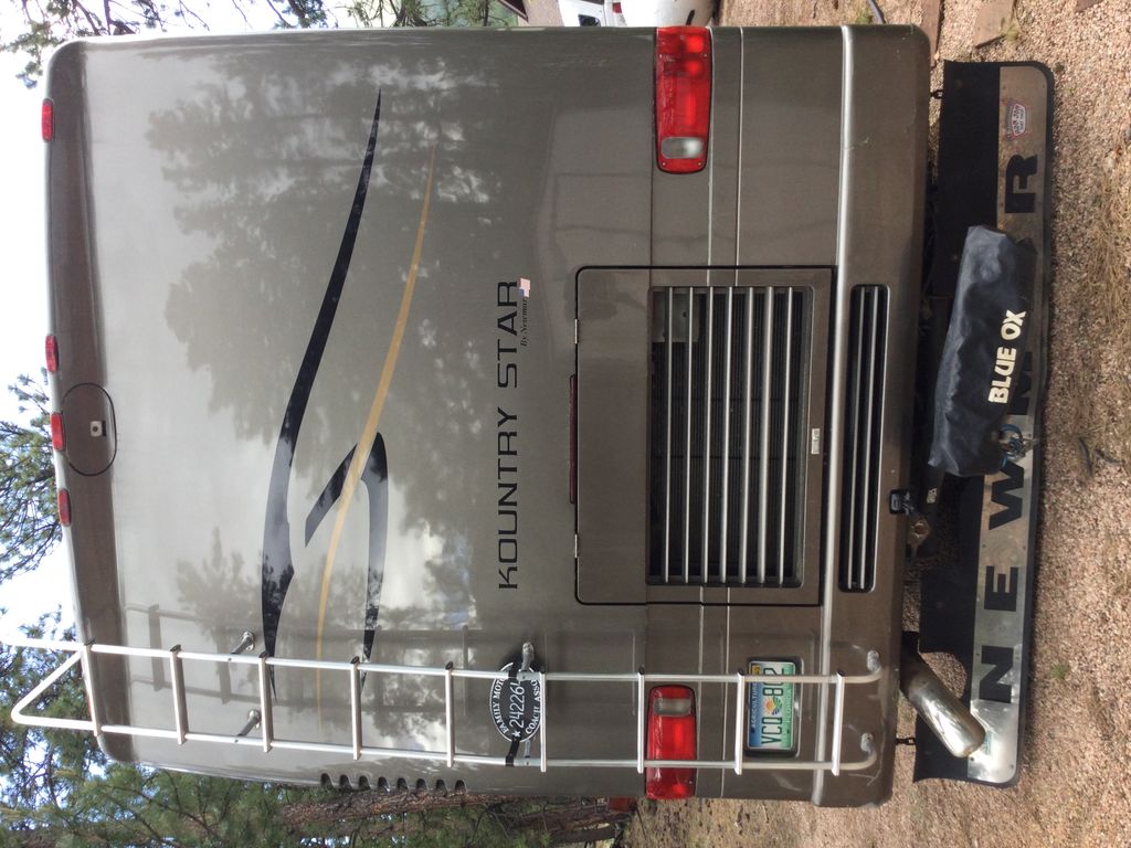 シャーシ 2004 Newmar Kountry Star 3905 - National Vehicle