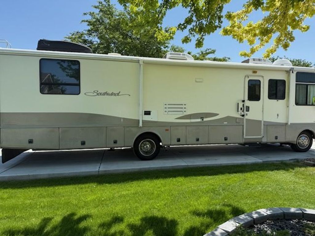 2000 Fleetwood Southwind 36T - National Vehicle