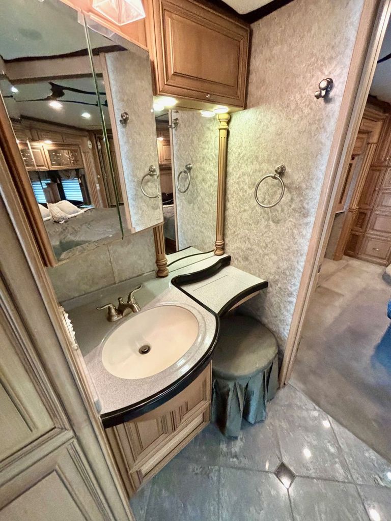 2008 Newmar Essex 4502 - National Vehicle