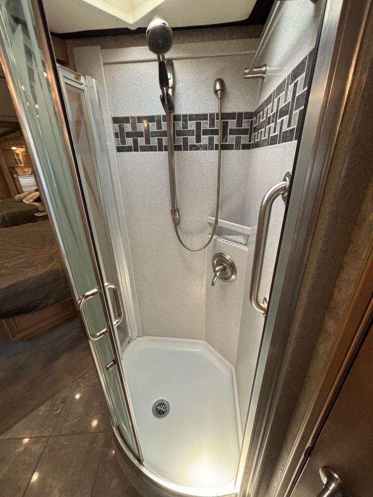 2008 Newmar Essex 4502 - National Vehicle