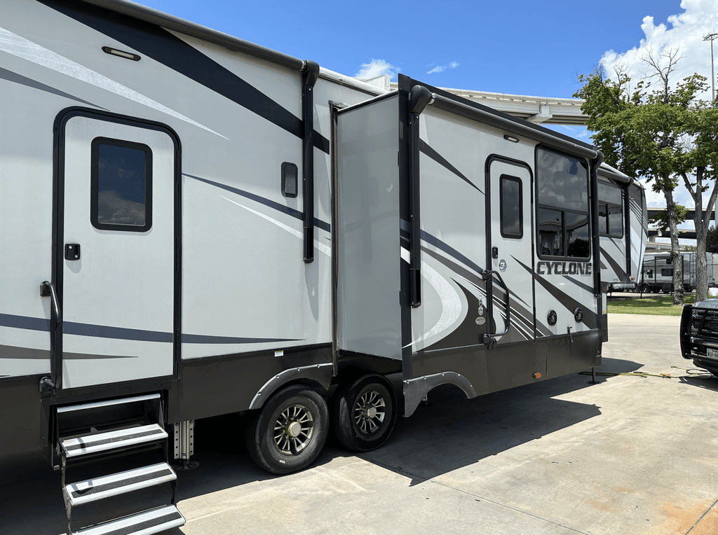 2019 Heartland Cyclone 3600 - National Vehicle