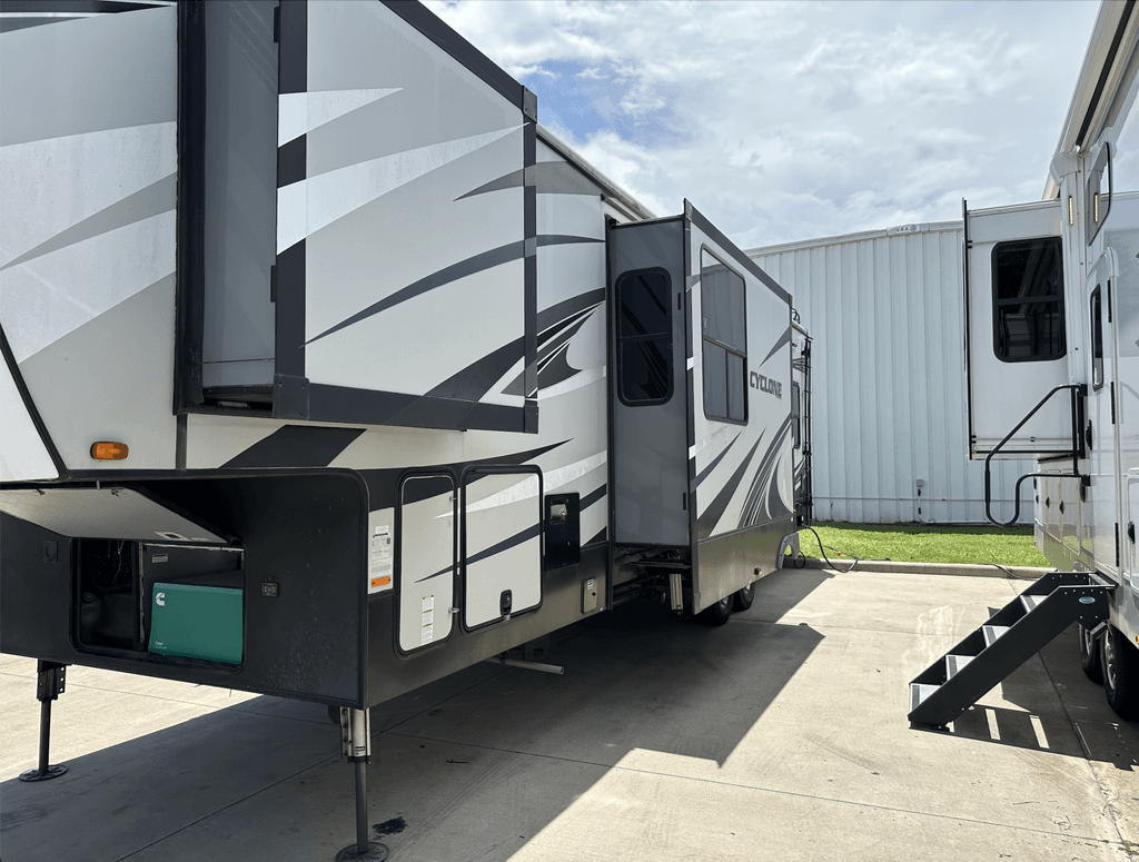 2019 Heartland Cyclone 3600 - National Vehicle