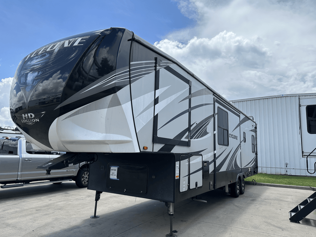 2019 Heartland Cyclone 3600 - National Vehicle