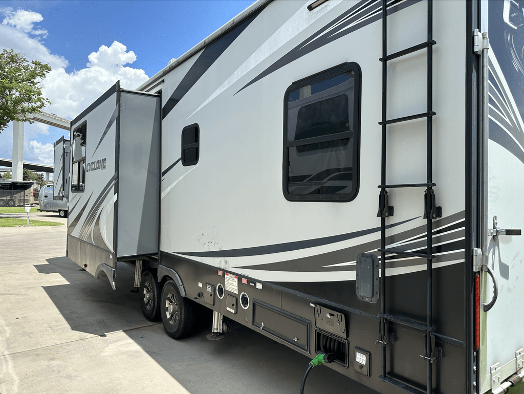 2019 Heartland Cyclone 3600 - National Vehicle