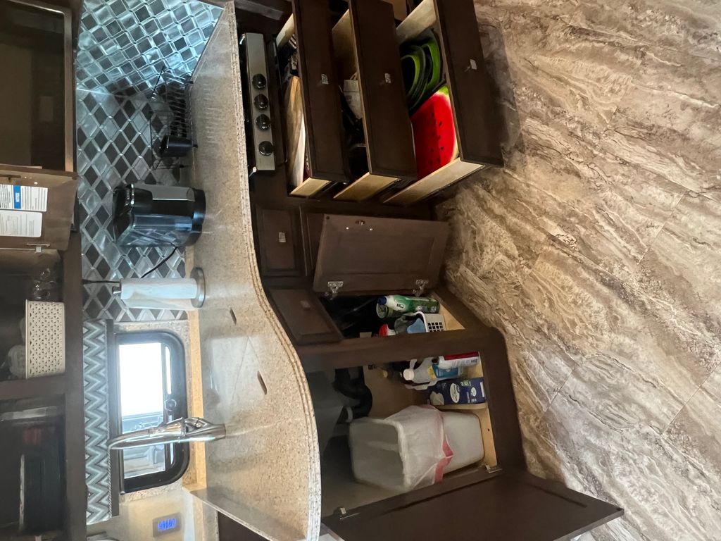 2019 Newmar Canyon Star 3722 - National Vehicle