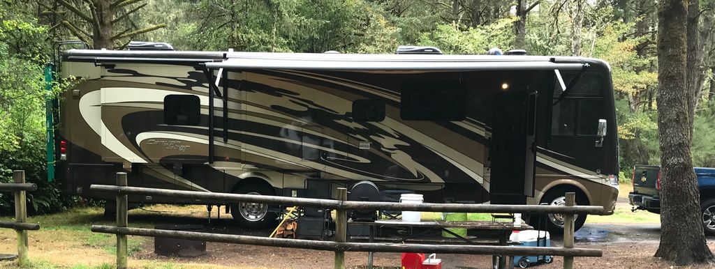 37① 2019 Newmar Canyon Star 3722 - National Vehicle