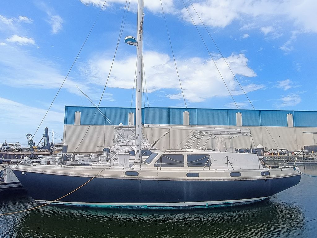 ハンター 1973 Columbia 45 EV-Ready Blue Water Cruiser - National Vehicle