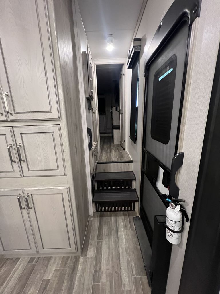 、 2021 Keystone Alpine 3120RS - National Vehicle