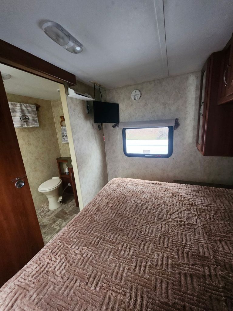 2011 Keystone Cougar X-Lite 27RLS - National Vehicle