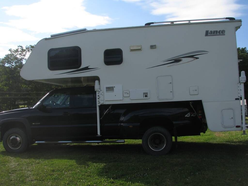 まこ 2008 Lance Truck Camper 1055 - National Vehicle