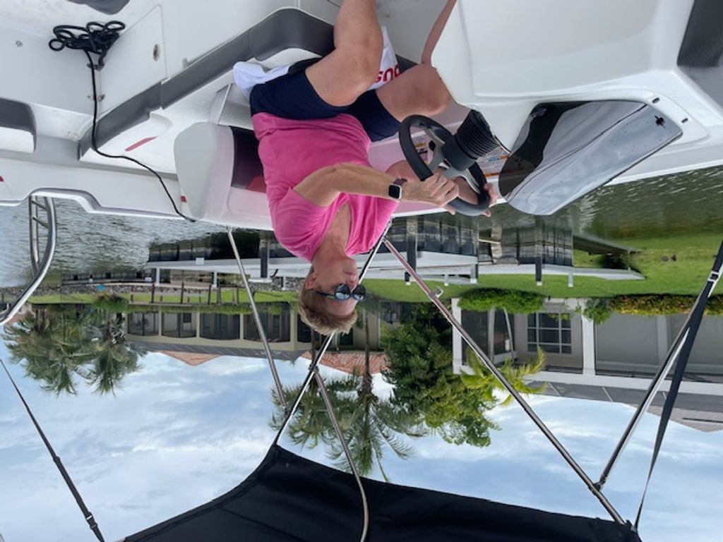 と Used 2022 Hurricane SunDeck Sport 205 OB, 21915 Chesapeake