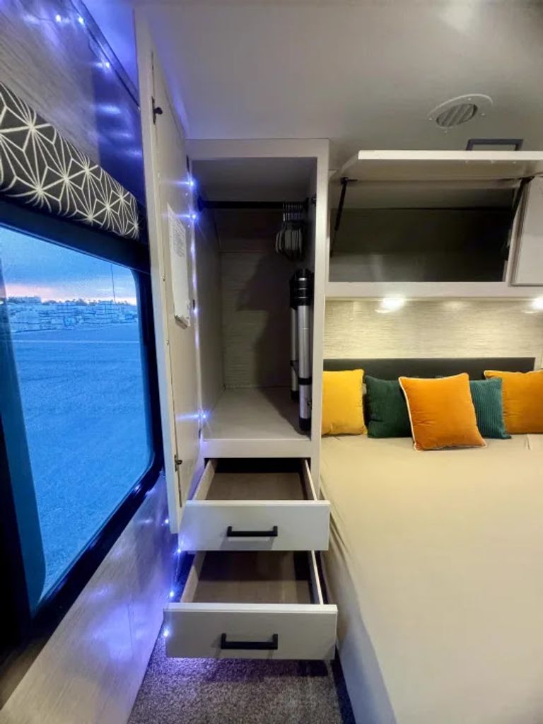 2022 Thor Motor Coach Freedom Elite 28HE - National Vehicle