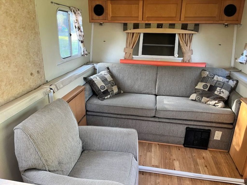 ソファ 2009 Trailmanor Travel Trailer 3023 - National Vehicle