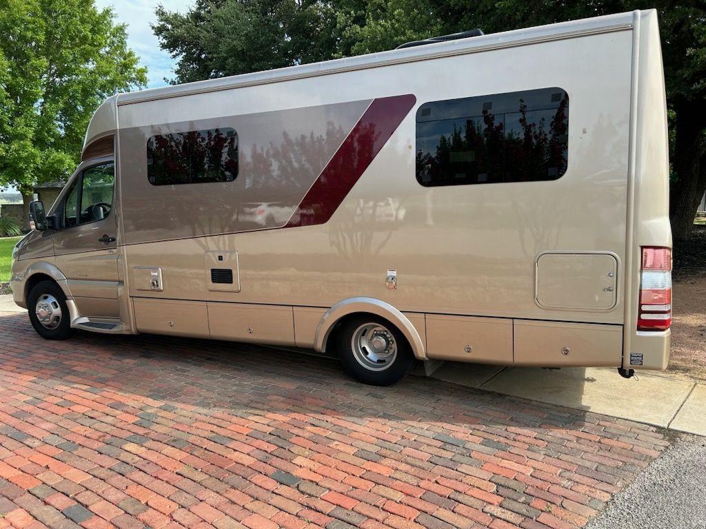 2020 Regency Ultra Brougham 25TB - National Vehicle