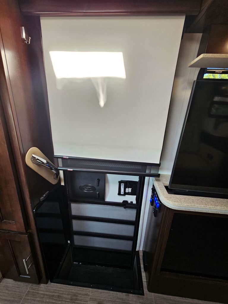 2022 Regency Ultra Brougham 25MB - National Vehicle
