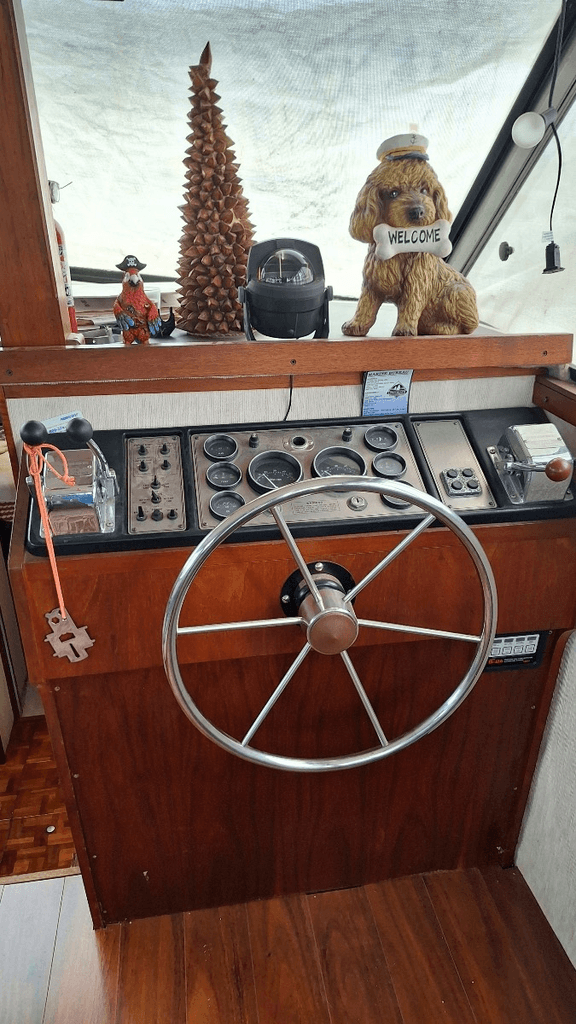 1982 Carver 32 Aft Cabin - National Vehicle