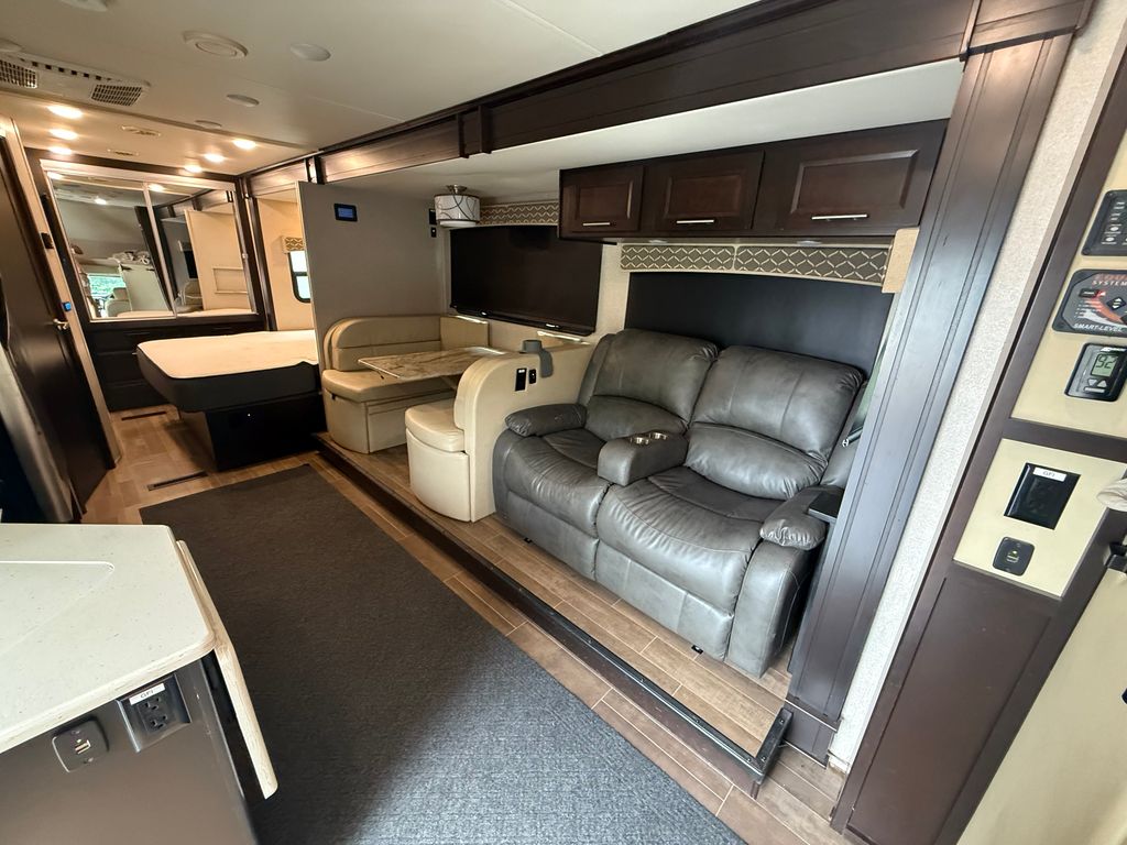 2020 Dynamax Isata 5 30FW - National Vehicle