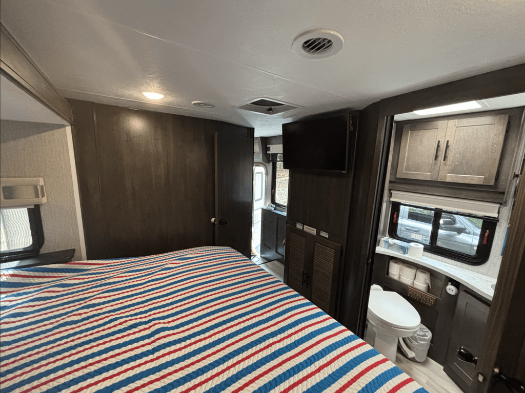 2021 Coachmen Leprechaun Deluxe/Premier 298KB - National Vehicle