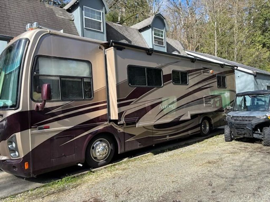 2010 Damon Astoria 3470 - National Vehicle