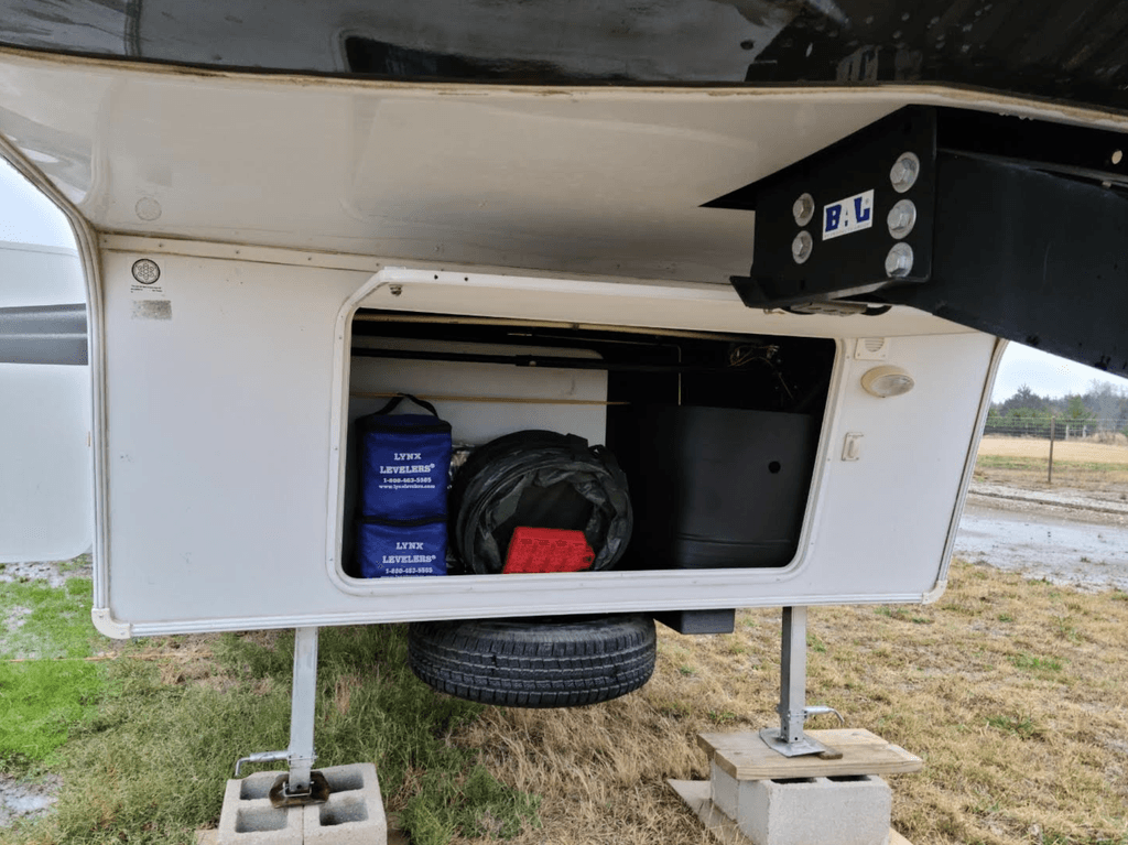 R boy 2014 Forest River Wildcat Extralite 303BHX - National Vehicle