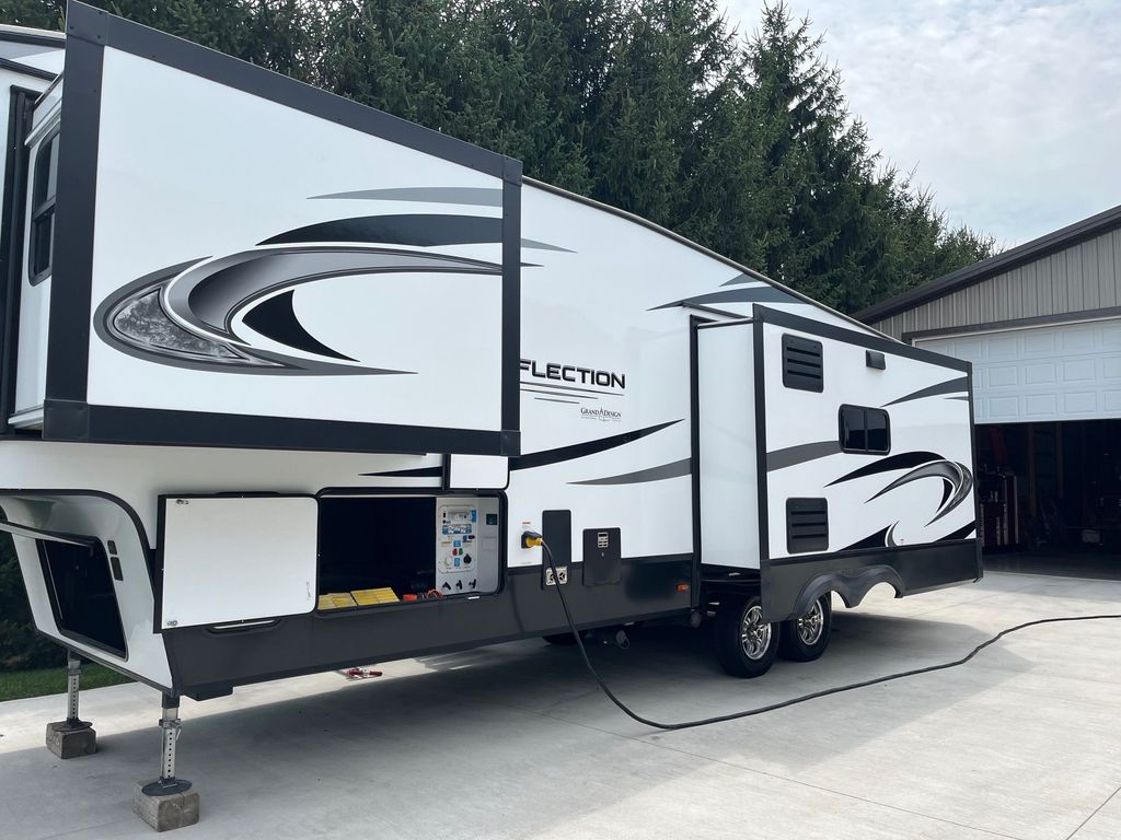 2021 Grand Design Reflection 337RLS - National Vehicle