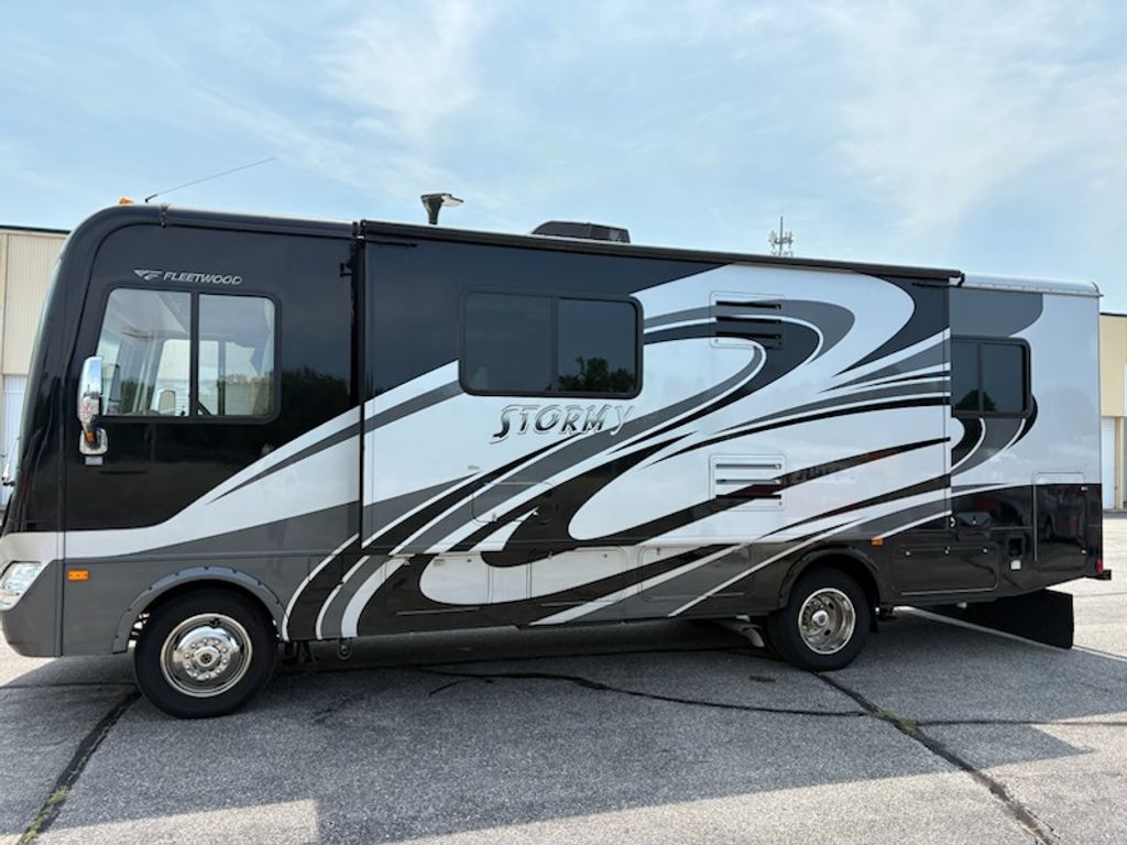 2013 Fleetwood Storm 28F - National Vehicle