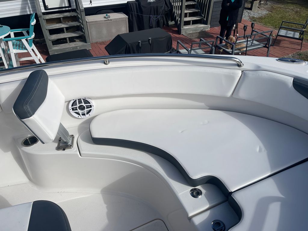 2021 Robalo R222 - National Vehicle