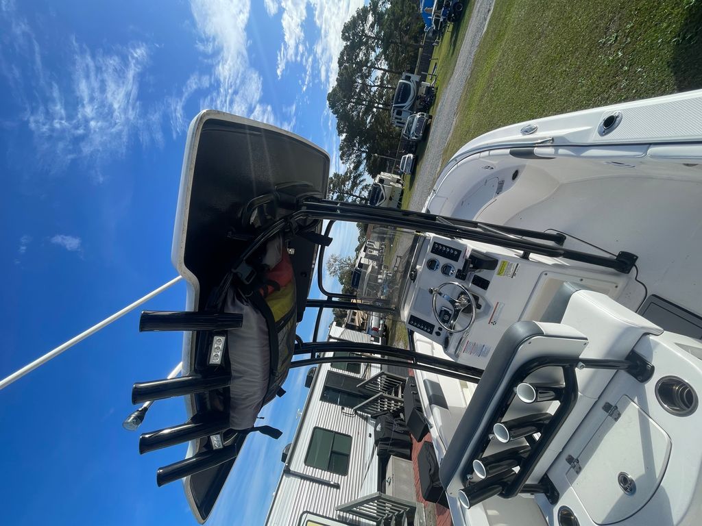 2021 Robalo R222 - National Vehicle