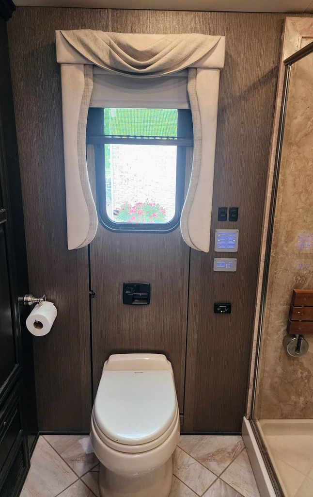 2016 Newmar Dutch Star 4369 - National Vehicle