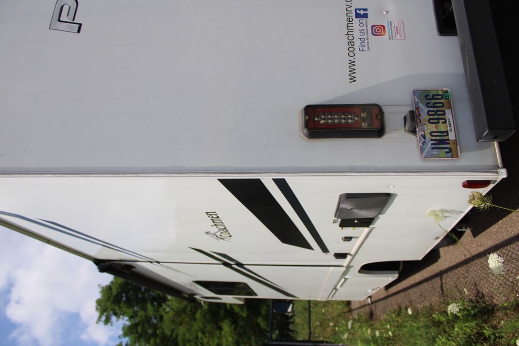 海豚品 2023 Coachmen Prism LE 2150CB - National Vehicle