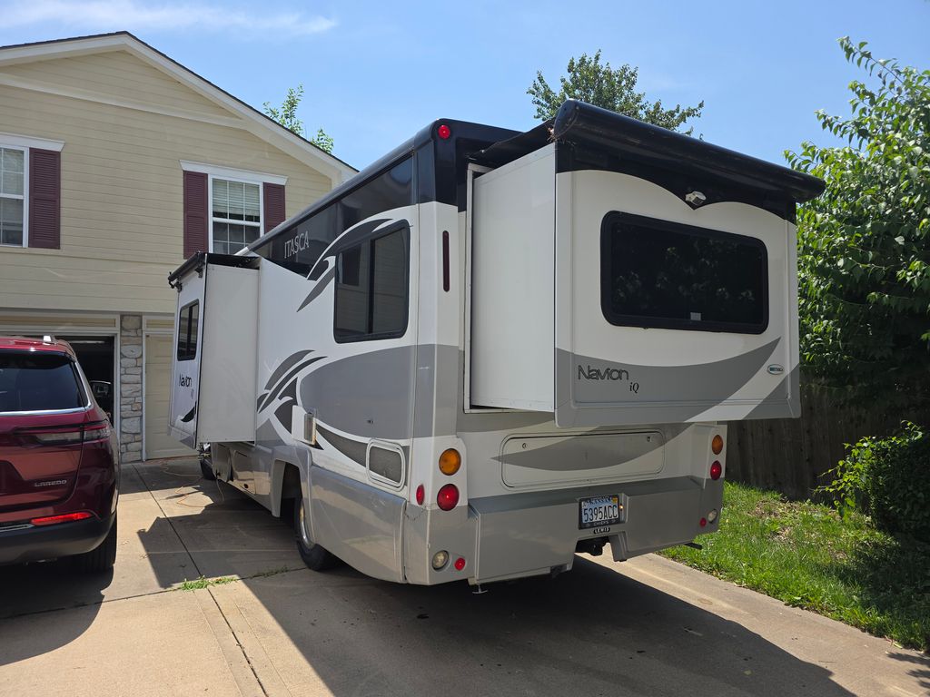 2011 Itasca Navion IQ 24G - National Vehicle