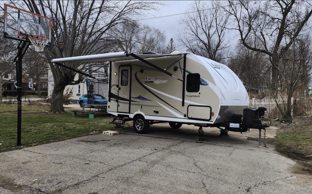 2018 Coachmen Freedom Express Pilot 19RKS - National Vehicle