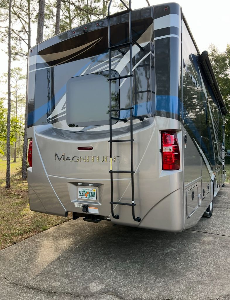 2022 Thor Motor Coach Magnitude SV34 - National Vehicle