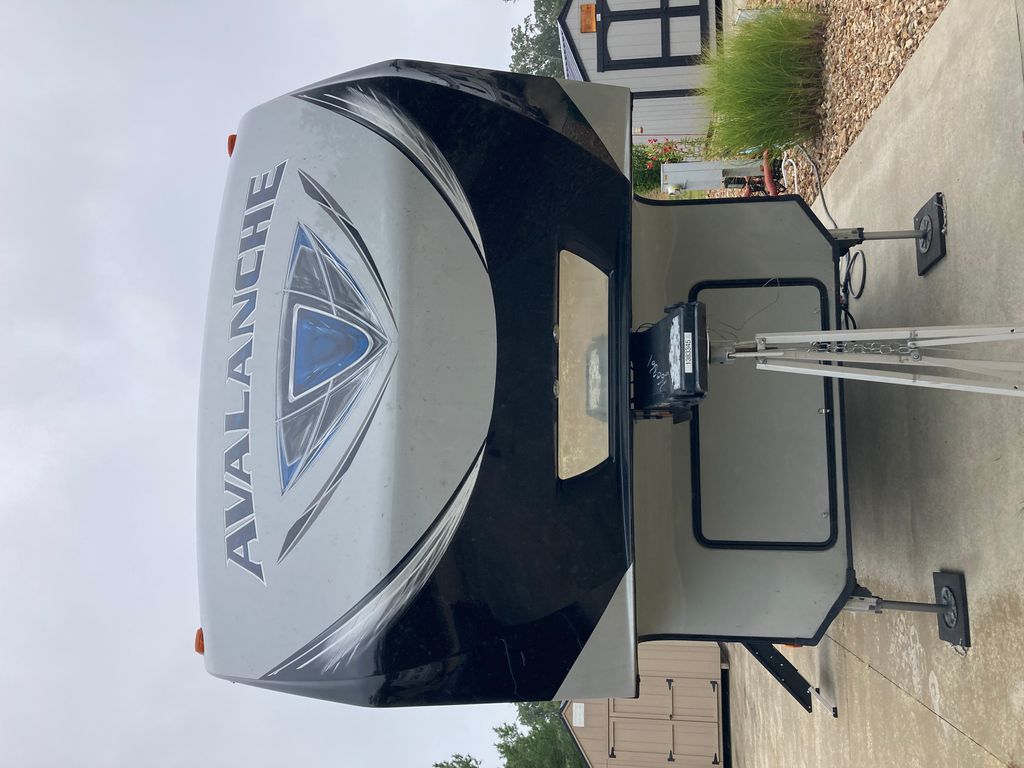 2017 Keystone Avalanche 395BH - National Vehicle