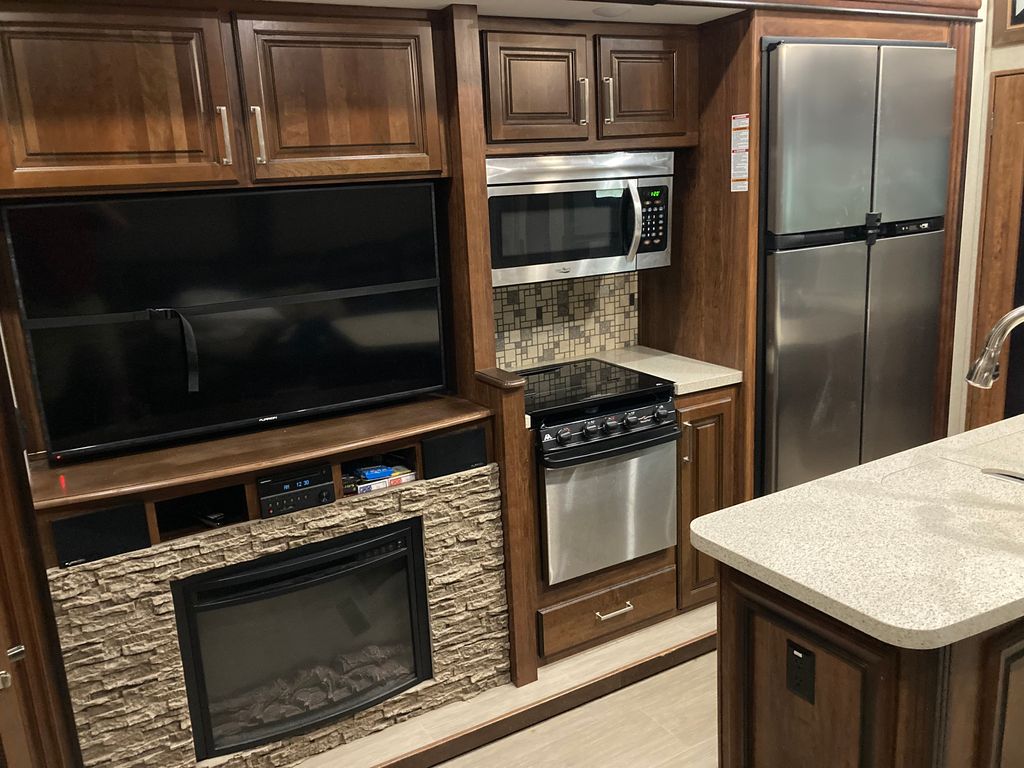 2017 Keystone Avalanche 395BH - National Vehicle