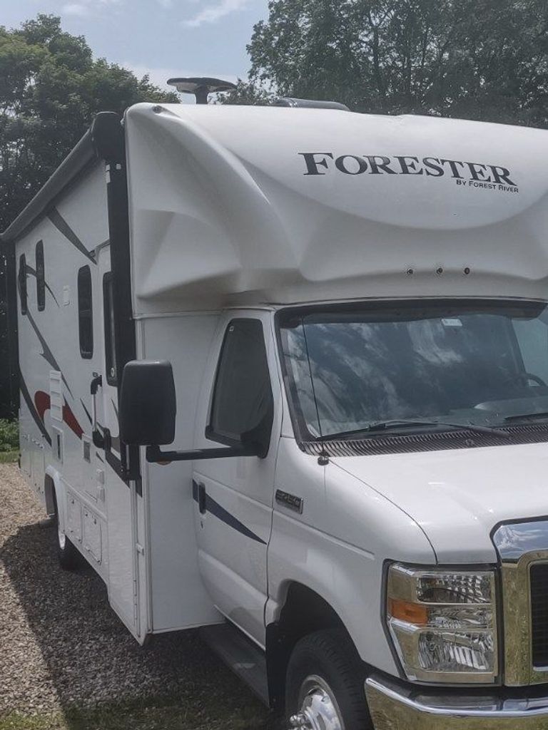 セレクト 2019 Forest River Forester 2421S - National Vehicle