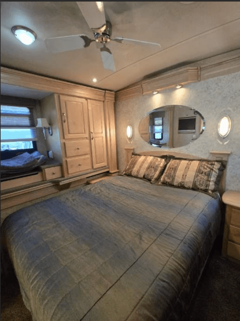 2006 Winnebago Vectra 36RD - National Vehicle