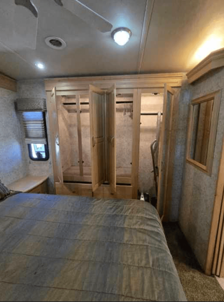 2006 Winnebago Vectra 36RD - National Vehicle