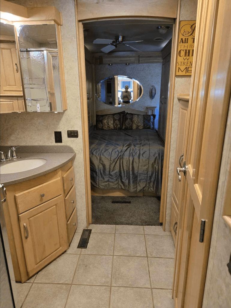 2006 Winnebago Vectra 36RD - National Vehicle