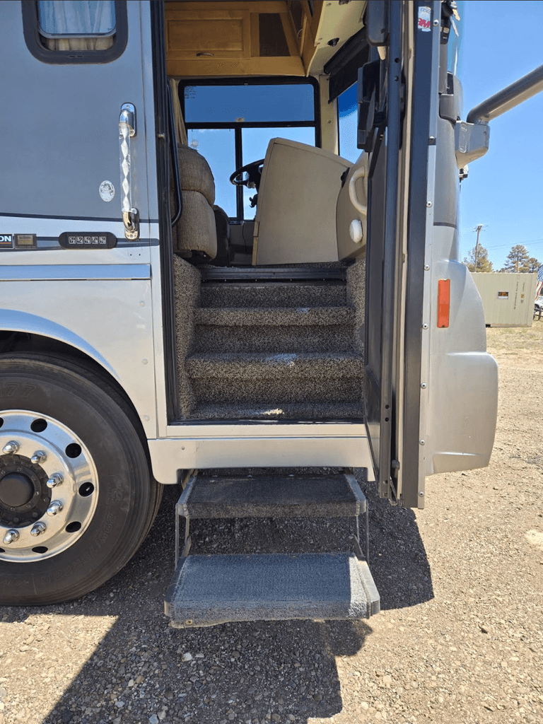 2006 Winnebago Vectra 36RD - National Vehicle