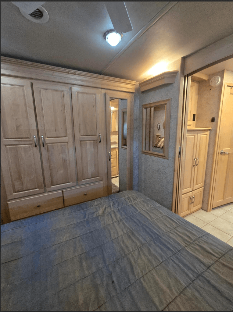 2006 Winnebago Vectra 36RD - National Vehicle