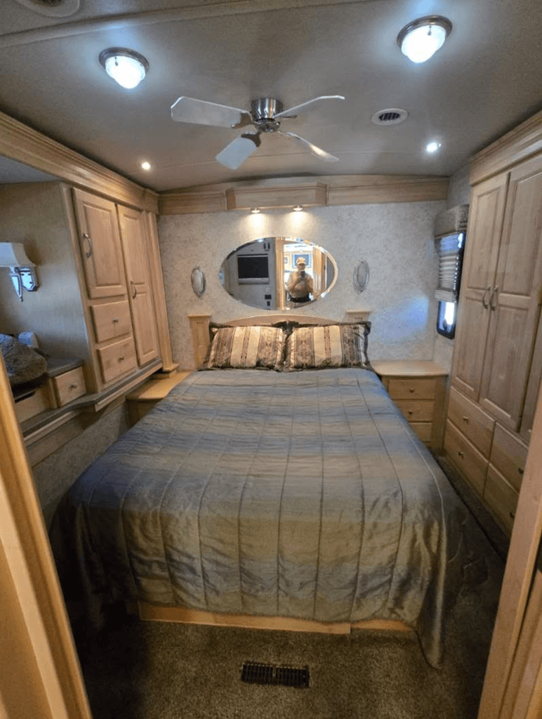 2006 Winnebago Vectra 36RD - National Vehicle