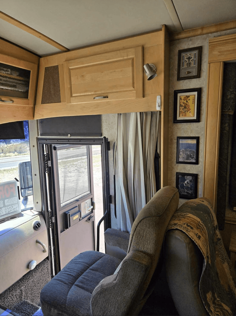 2006 Winnebago Vectra 36RD - National Vehicle