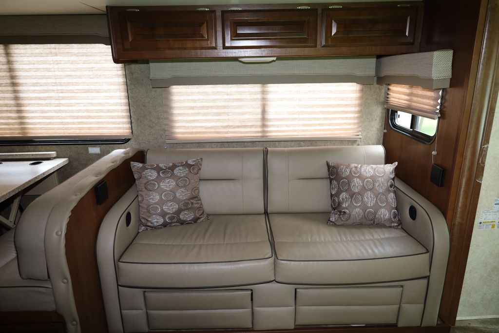 ※ 2016 Forest River Georgetown GT3 30X - National Vehicle