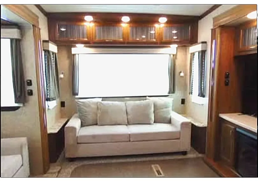 2018 Heartland Sundance 3710MB - National Vehicle