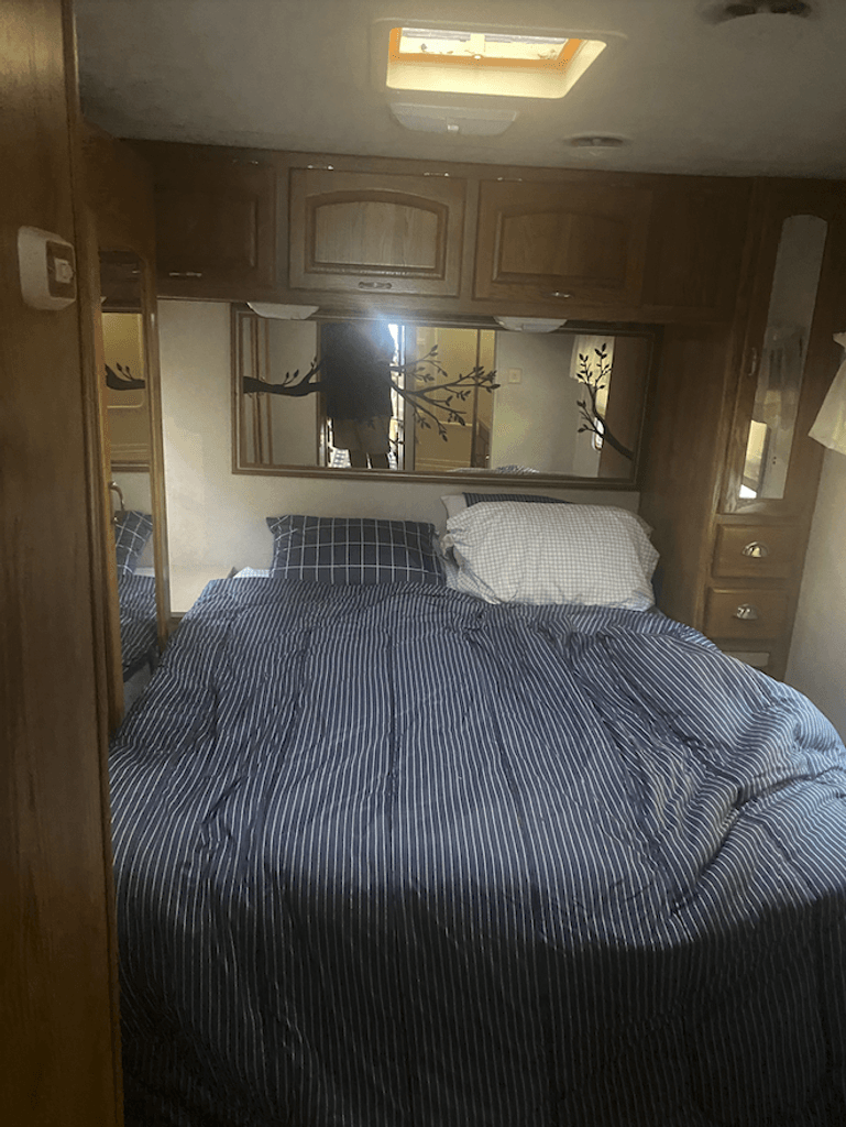 2003 Damon Daybreak 3275 - National Vehicle