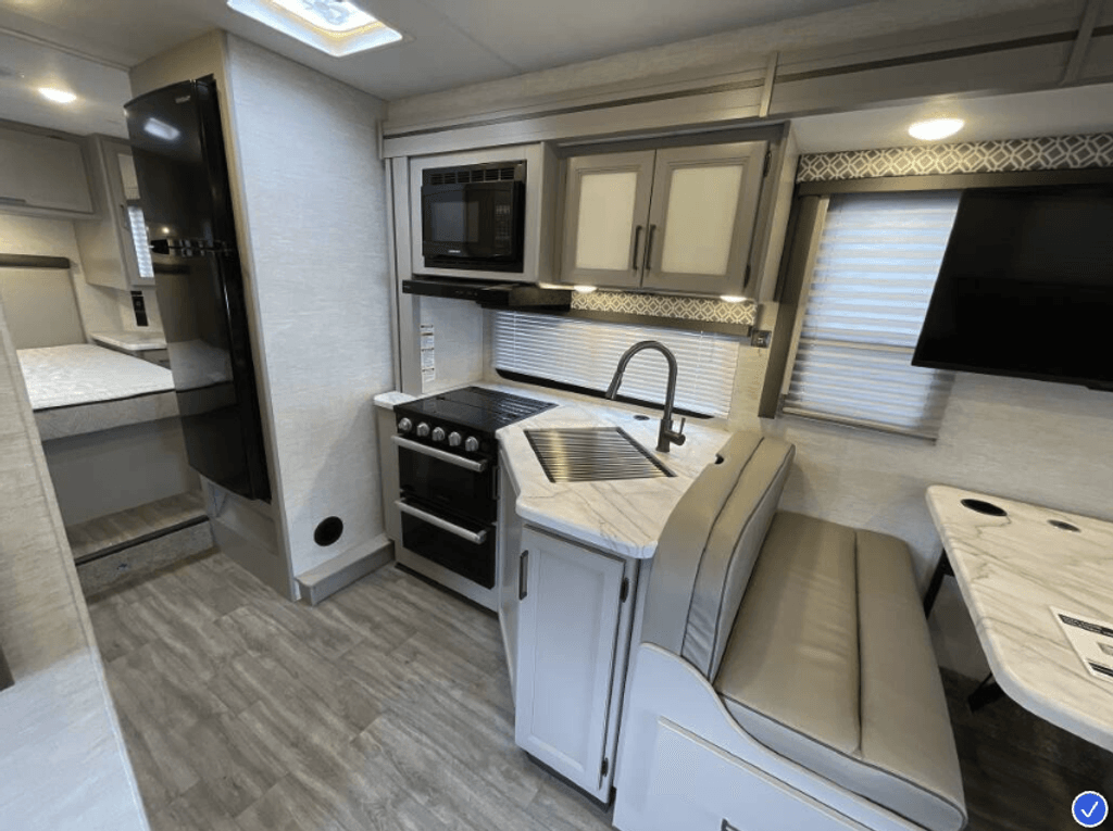 2024 Thor Motor Coach Coleman 28CM - National Vehicle