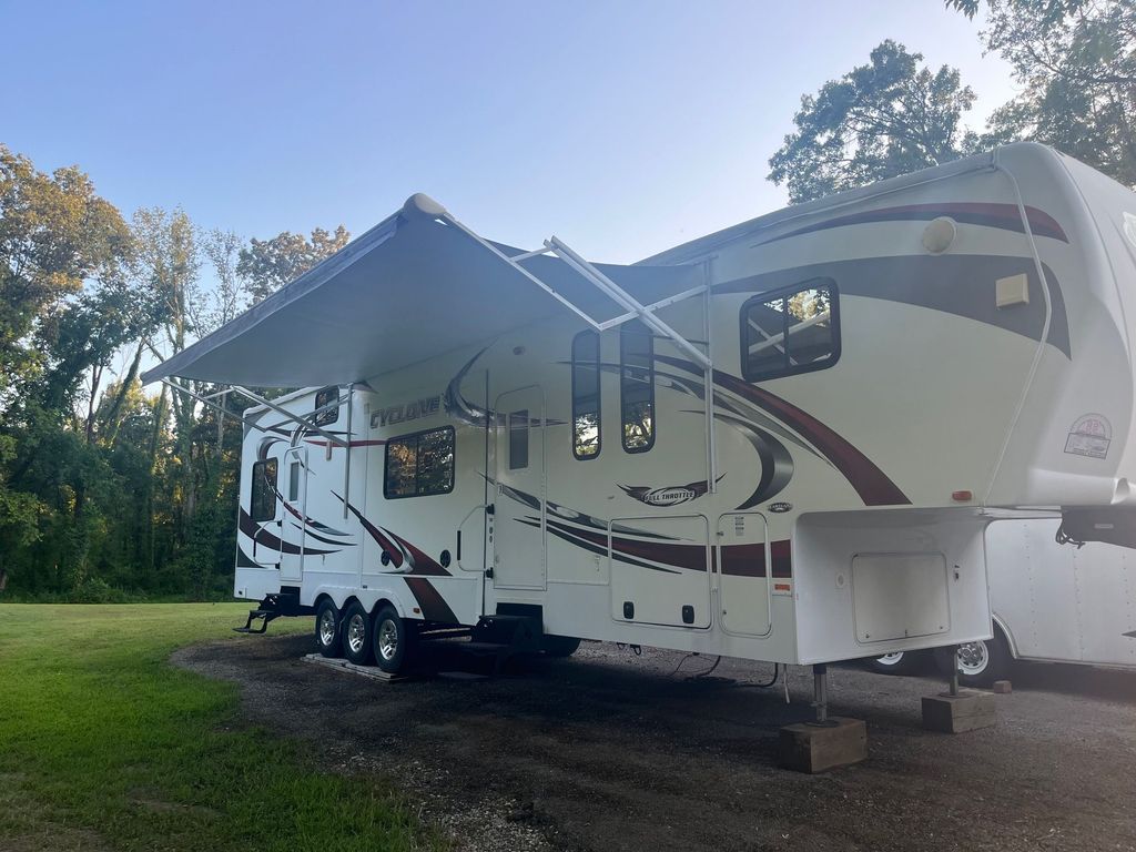 2011 Heartland Cyclone 3950 - National Vehicle
