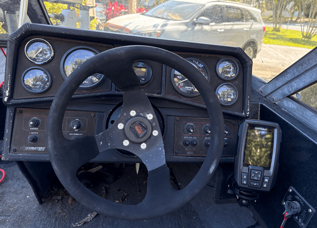 1998 Stratos 268 FS - National Vehicle