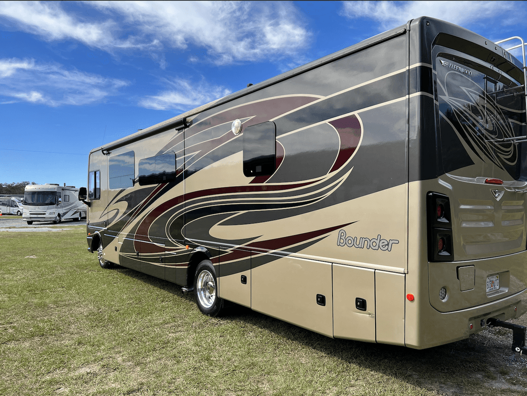 2018 Fleetwood Bounder 34S - National Vehicle